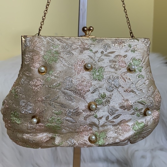 Vintage Ivory Embroidered Beaded Small Kiss Lock Chain Strap Mini Evening Bag - Picture 12 of 17